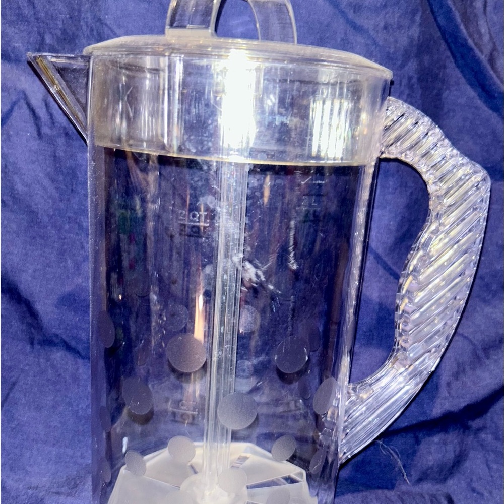 Pampered Chef Micinv Acrylic Pitcher with Lid